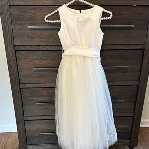 Elegant White Sleeveless Dress